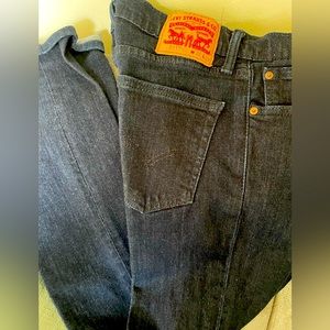 Men Levi’s 511 dark wash jeans